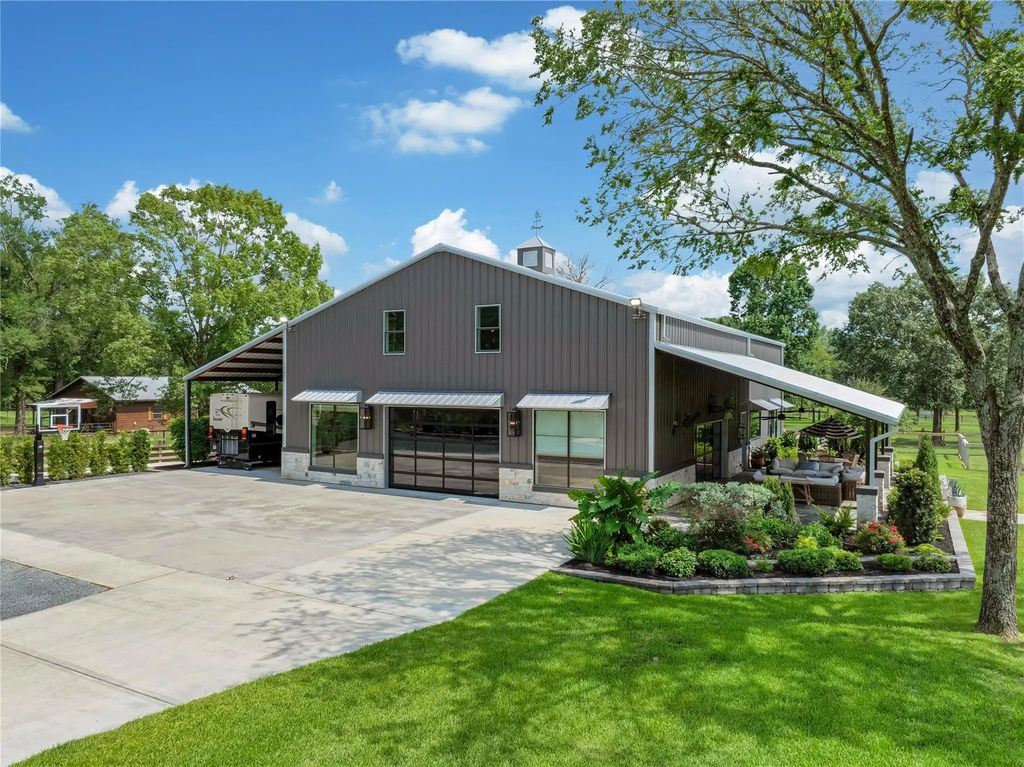 Detached outbuilding and grounds